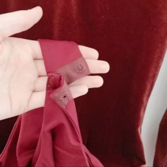 {SOLD} MODCLOTH | Vintage Red Velvet Long Sleeve Keyhole Bodysuit - Picture 4 of 7